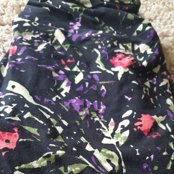 3 pairs of One Size LuLaRoe leggings - Picture 3 of 4